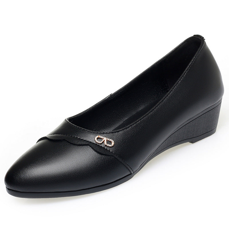 Damen Wedge Pumps mit elegantem Wellenmuster und modischem Schmuckdetail R&B