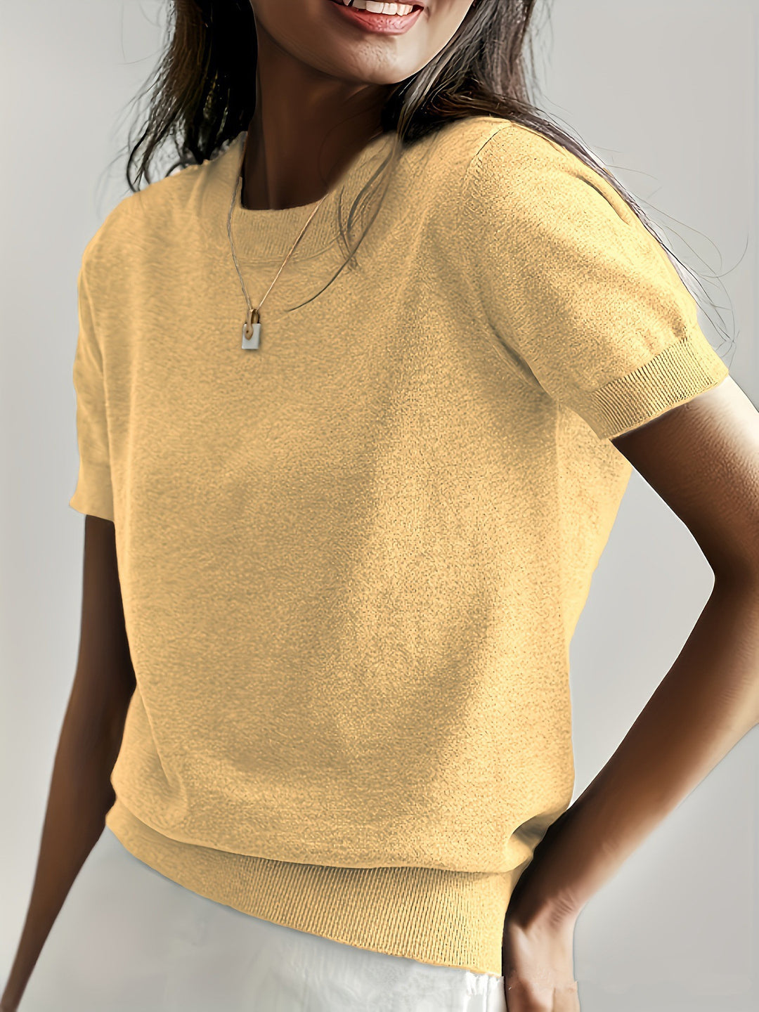 Damen Feinstrickpullover mit Kurzarmiger Silhouette und Weich Fließendem Material R&B