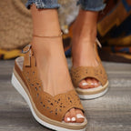 Damen Sandalen mit floralem Schnitt und bequemem Plateau