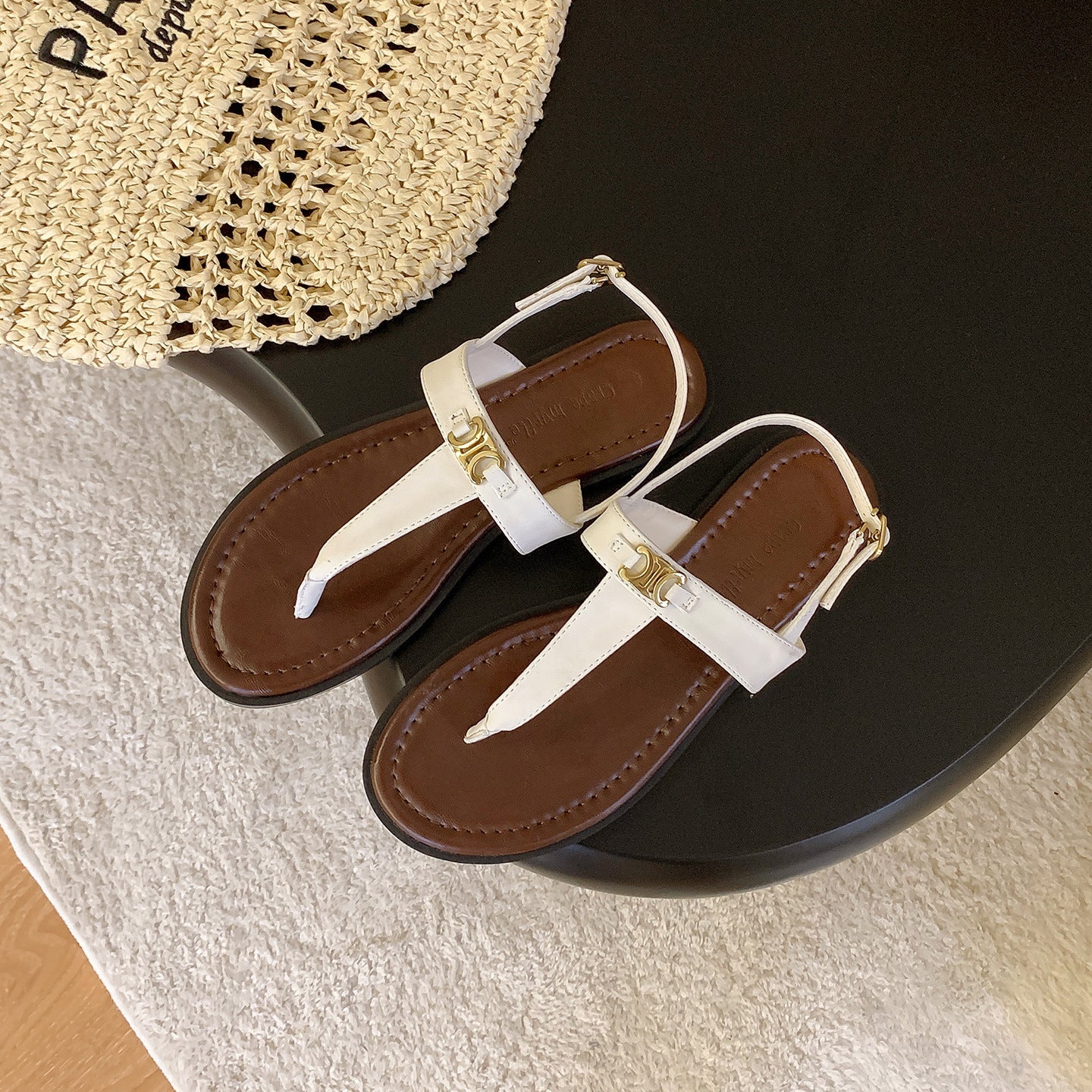 Damen Zehentrenner mit verstellbarem Riemen und eleganter Schnallen-Applikation