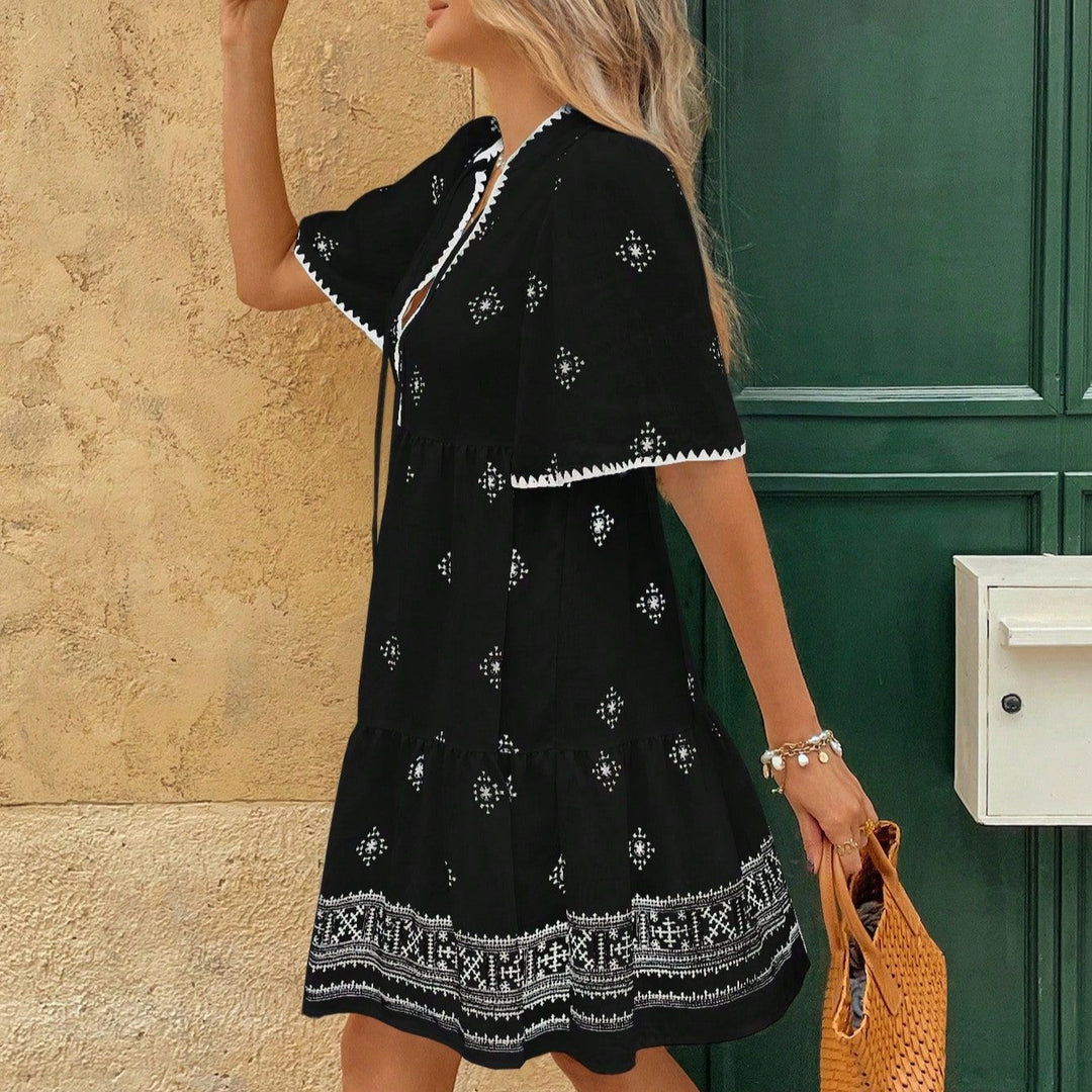 Damen Kurzarm Kleid mit verspieltem Schnitt und Spitze R&B
