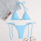 Damen Triangel-Bikini mit raffinierten Rüschen und goldenen Akzenten