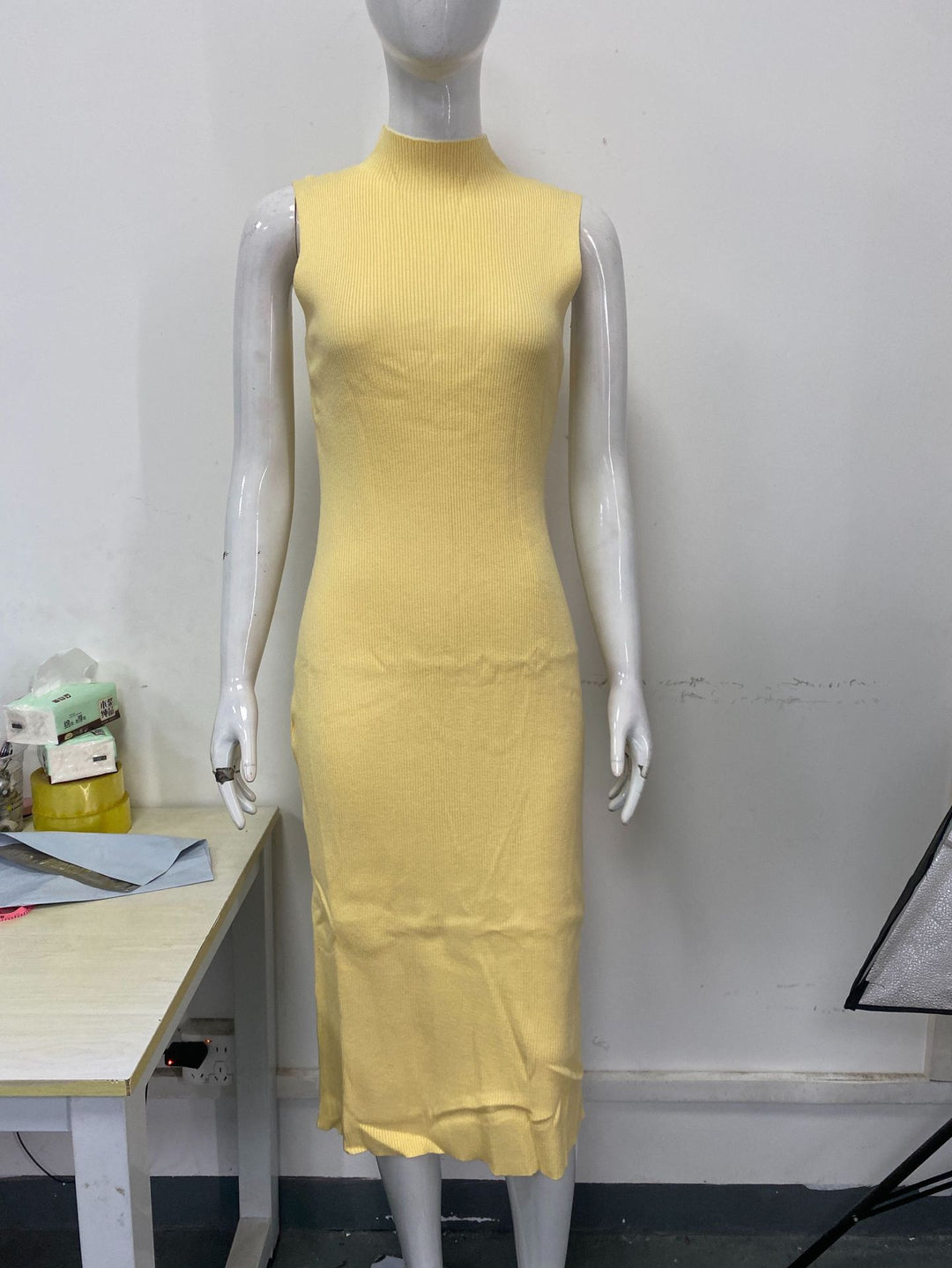 Damen-Turtleneck-Maxikleid aus elegantem Rippenstrick R&B