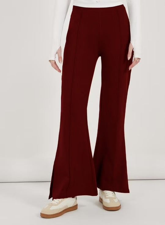 Damen weite Flared-Hose aus strukturiertem Material mit seitlichen Schlitzen R&B
