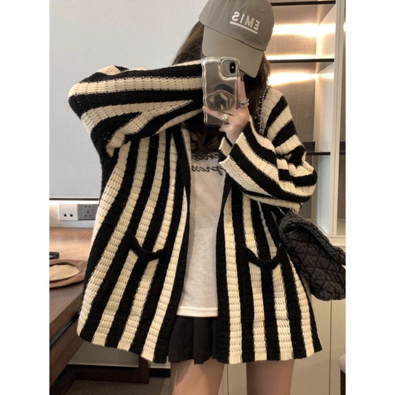 Damen Oversized Strickponcho mit grafischem Streifenmuster R&B