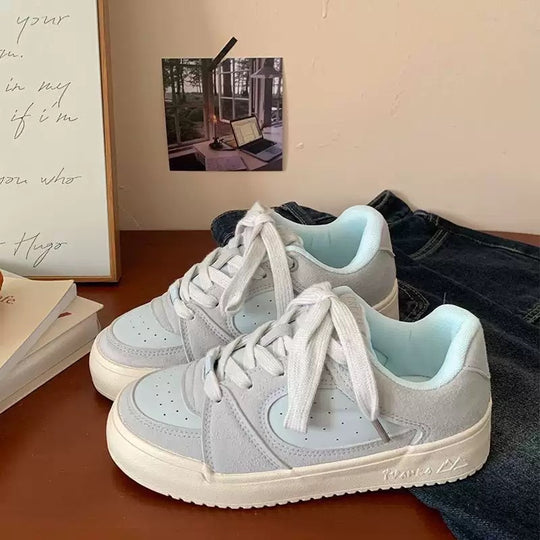 Damen Sneakers im modernen minimalistischen Design mit atmungsaktiven Oberflächen und gepolsterter Innensohle R&B