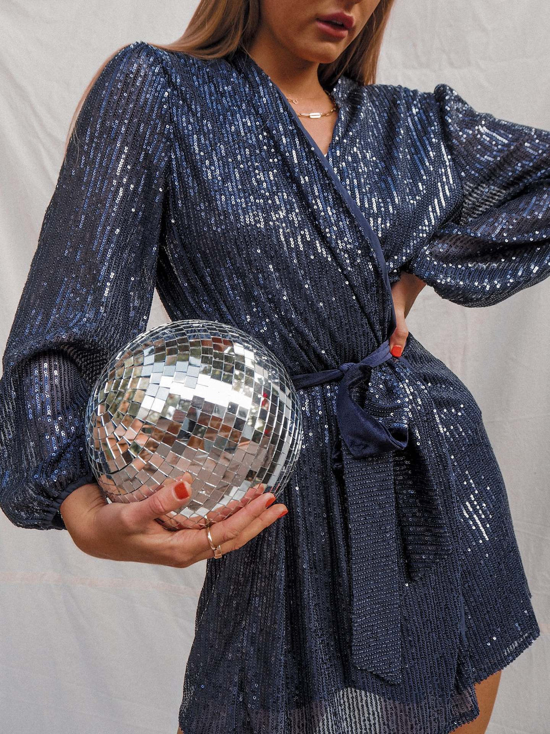 Damen Funkelndes Wickelkleid mit tiefem V-Ausschnitt und voluminösen Ärmeln R&B