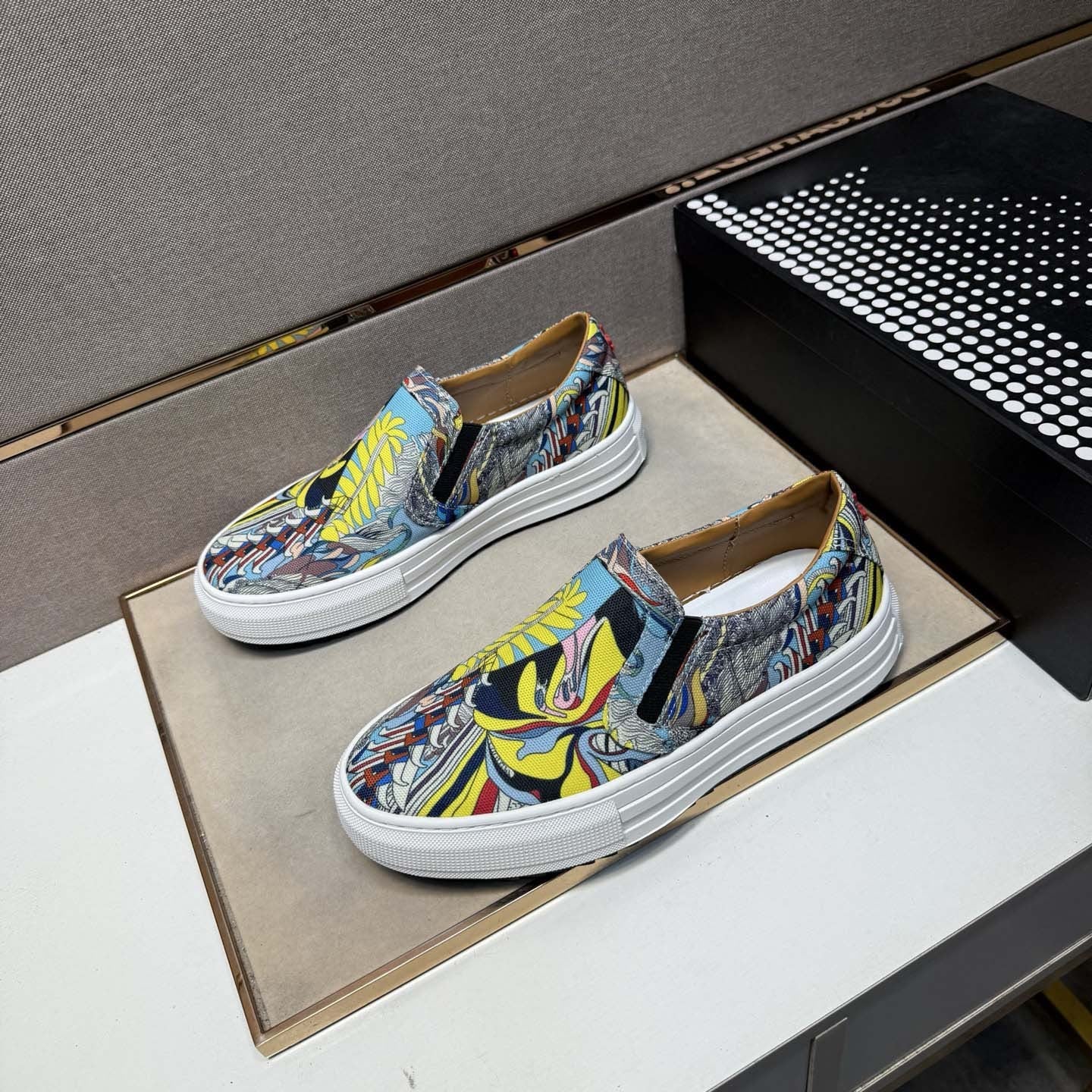 Damen Slip-On Sneakers mit kreativem Grafikdesign R&B