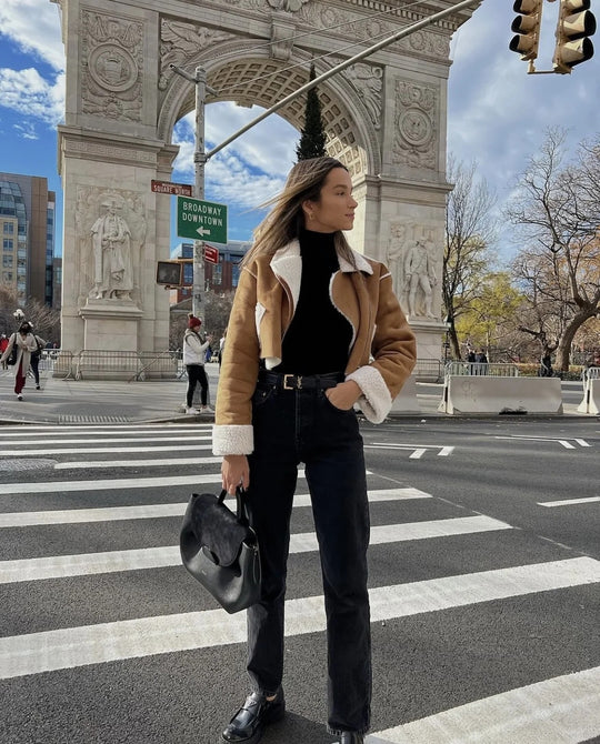 Damen cropped Kunstlederjacke mit kuscheligem Teddyfutter und praktischen Taschen R&B