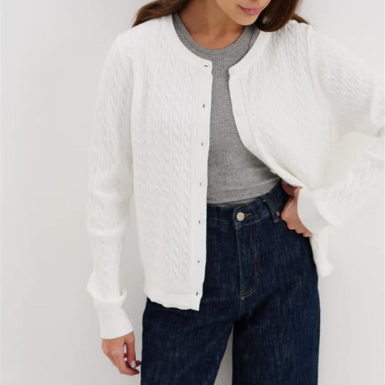 Damen Strickjacke mit feinem Zopfmuster und modischen Knöpfen R&B
