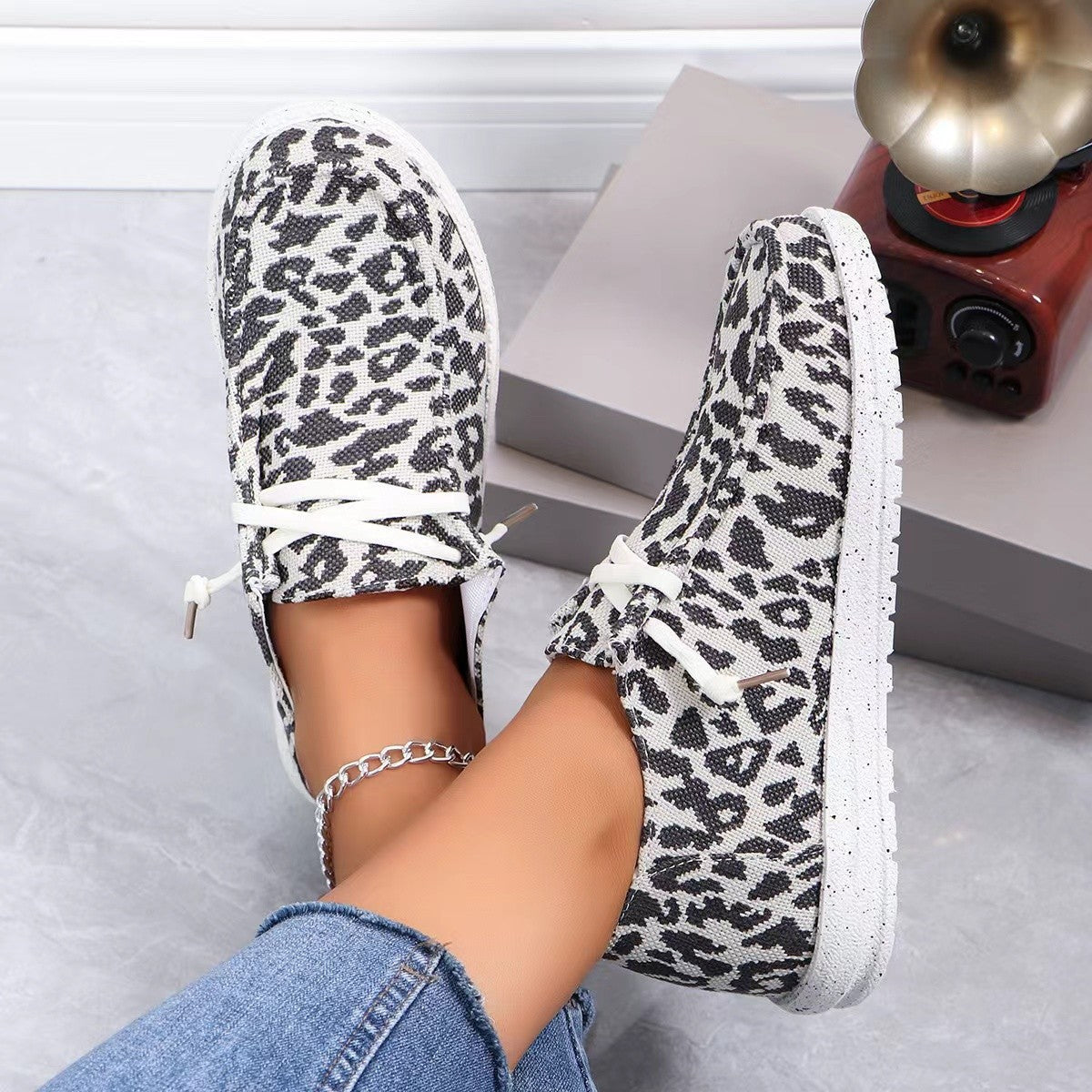 Damen Sneakers im modernen Schwarz-Weiß-Tiermotiv R&B