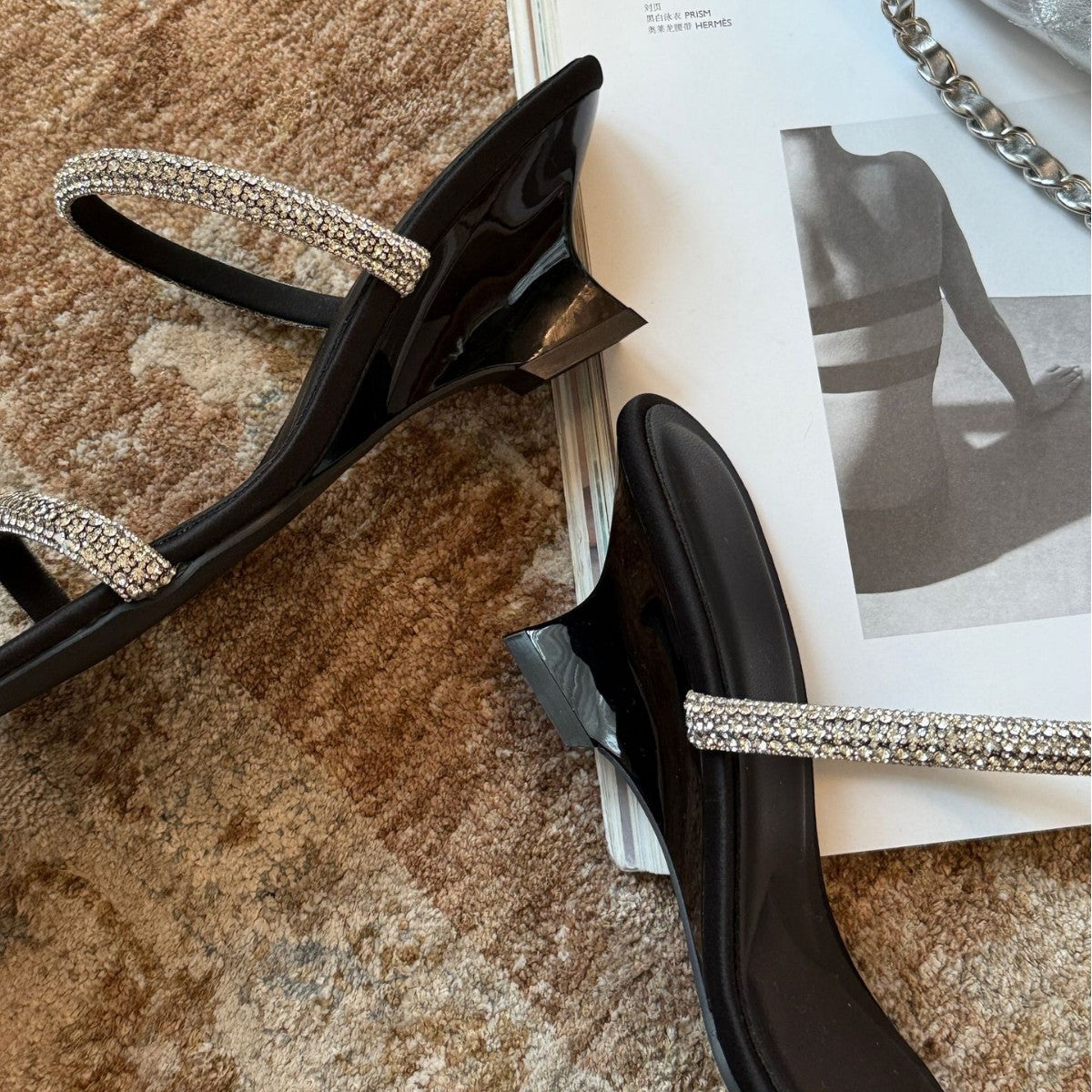 Damen Elegante und funkelnde Sandaletten mit kristallverzierten Riemchen R&B