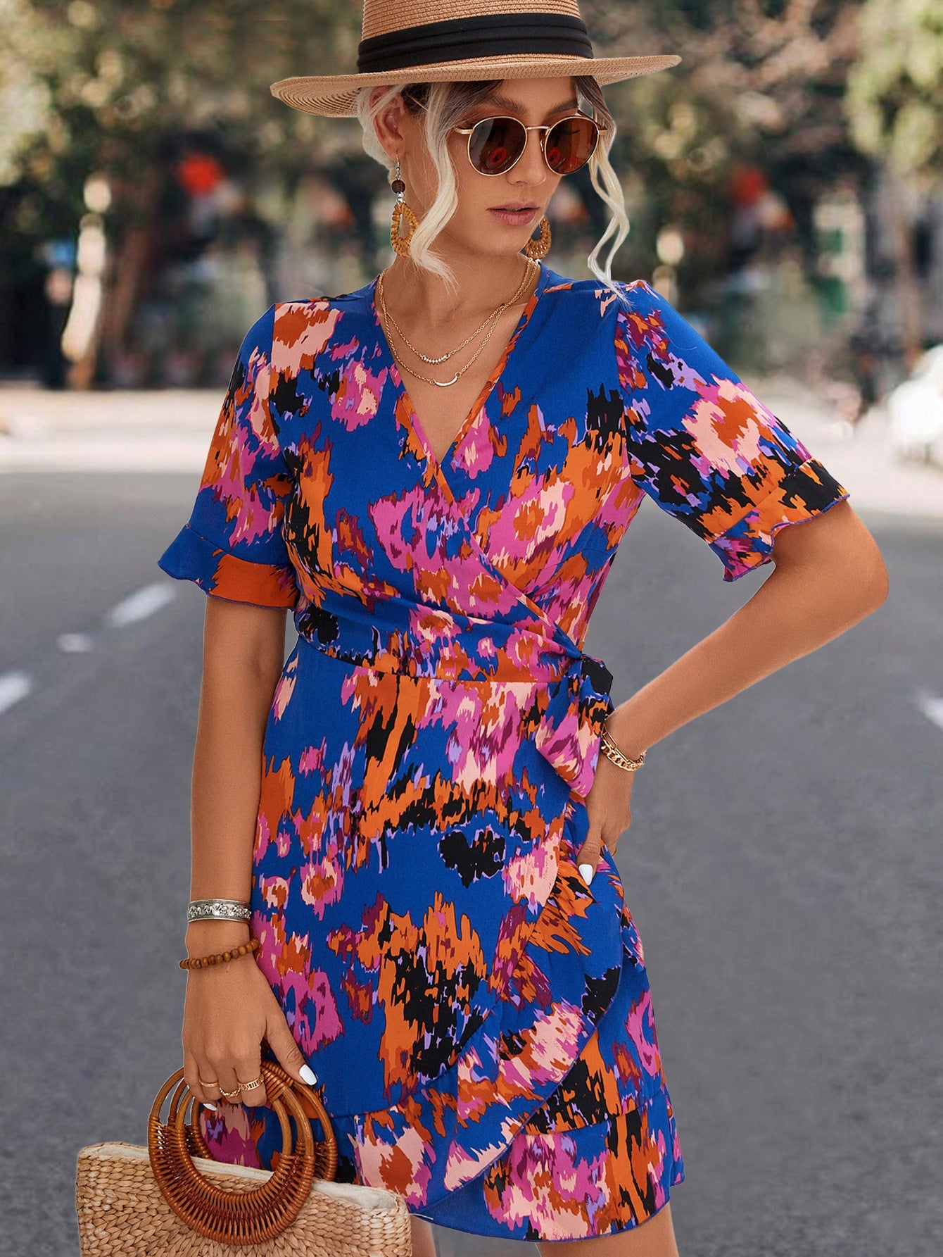 Damen Wickelkleid mit floralen Akzenten und elegantem Taillengurt R&B