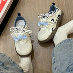 Damen Sneakers mit verspielt floralem Design und innovativer Schnürung R&B