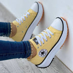 Damen Plateau-Sneaker mit modischen Details und rutschfester Laufsohle EB
