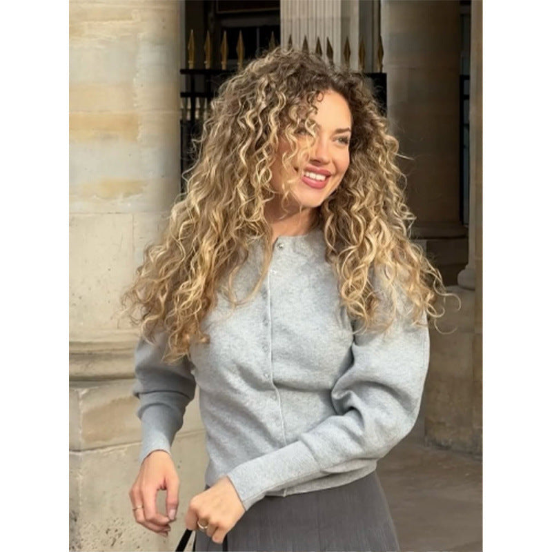 Damen modische Strickjacke mit plissierten Ärmeln und Knopfdetails R&B