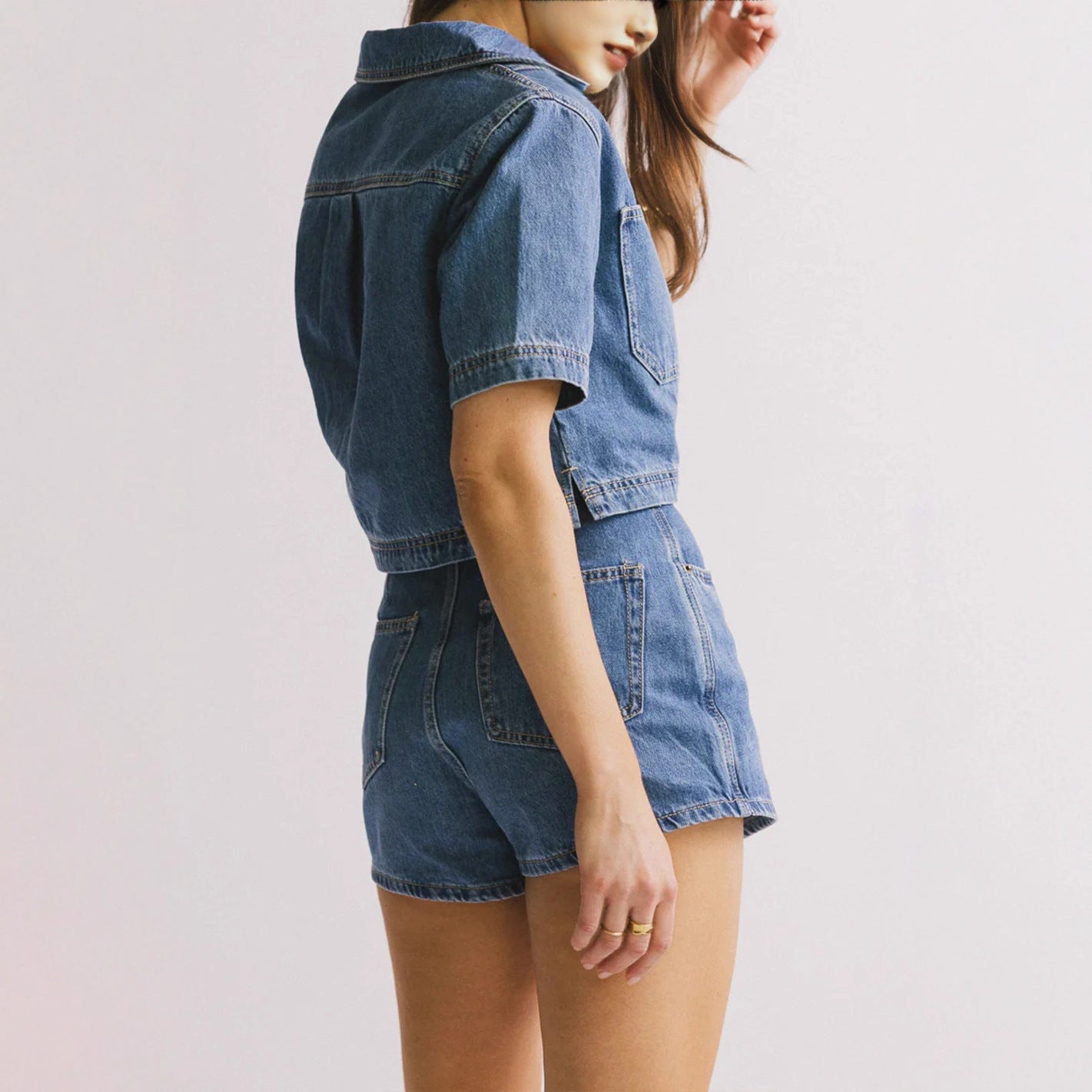 Damen Denim-Crop-Hemd mit aufgesetzten Taschen und knieumspielendem Rock R&B