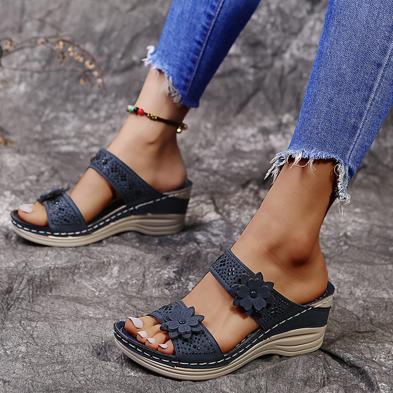 Damen Komfortable Wedge-Sandalen mit floralen Verzierungen R&B