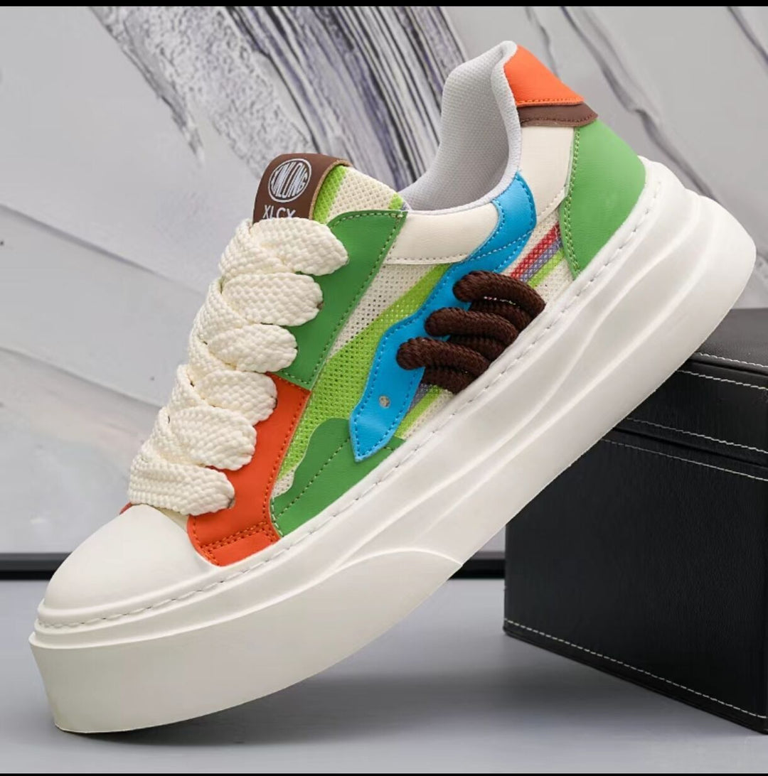 Damen Modische Plattform Sneakers mit einzigartigen grafischen Mustern und bequemer Sohle R&B