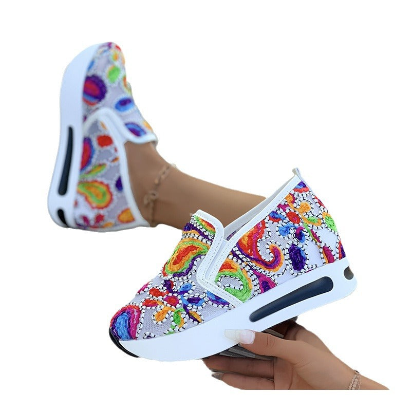 Damen modische Slip-On Sneakers mit buntem Stickdesign R&B