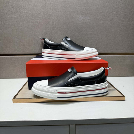 Damen Komfortable Slip-On Sneakers mit modischem Design und raffiniertem Sohlenprofil R&B