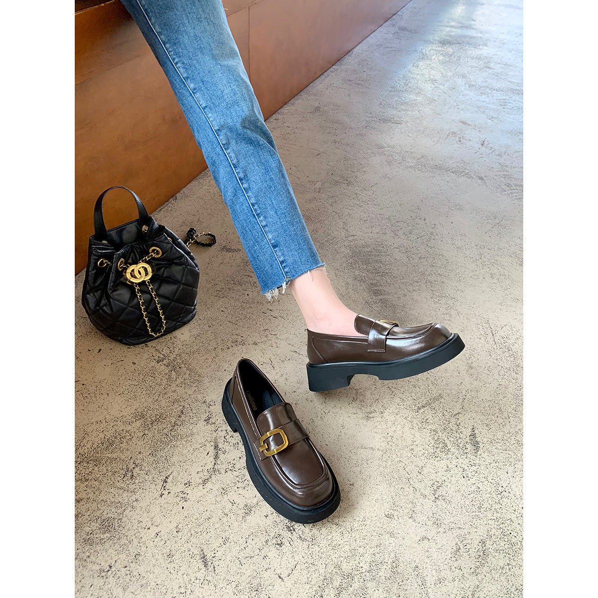 Damen Elegante Loafers mit stabiler Sohle und goldfarbener Schnallenakzent R&B