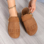 Damen bequeme Clogs mit atmungsaktiver Obermaterialstruktur und modischem Riemchen EB
