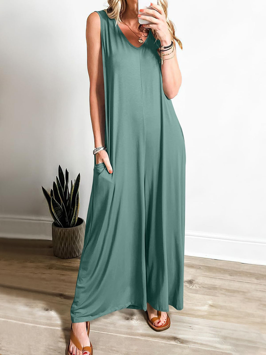 Damen Lockerer Jumpsuit mit tiefem V-Ausschnitt und seitlichen Taschen R&B