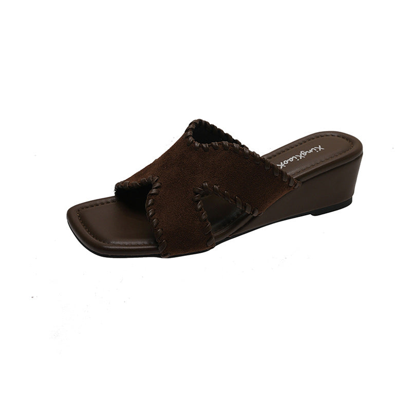 Damen Komfortable Mules mit modernen Steppdetails