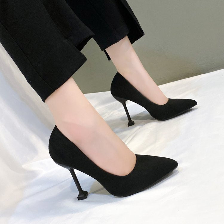Damen elegante Spitzenpumps mit stilvollem Blockabsatz