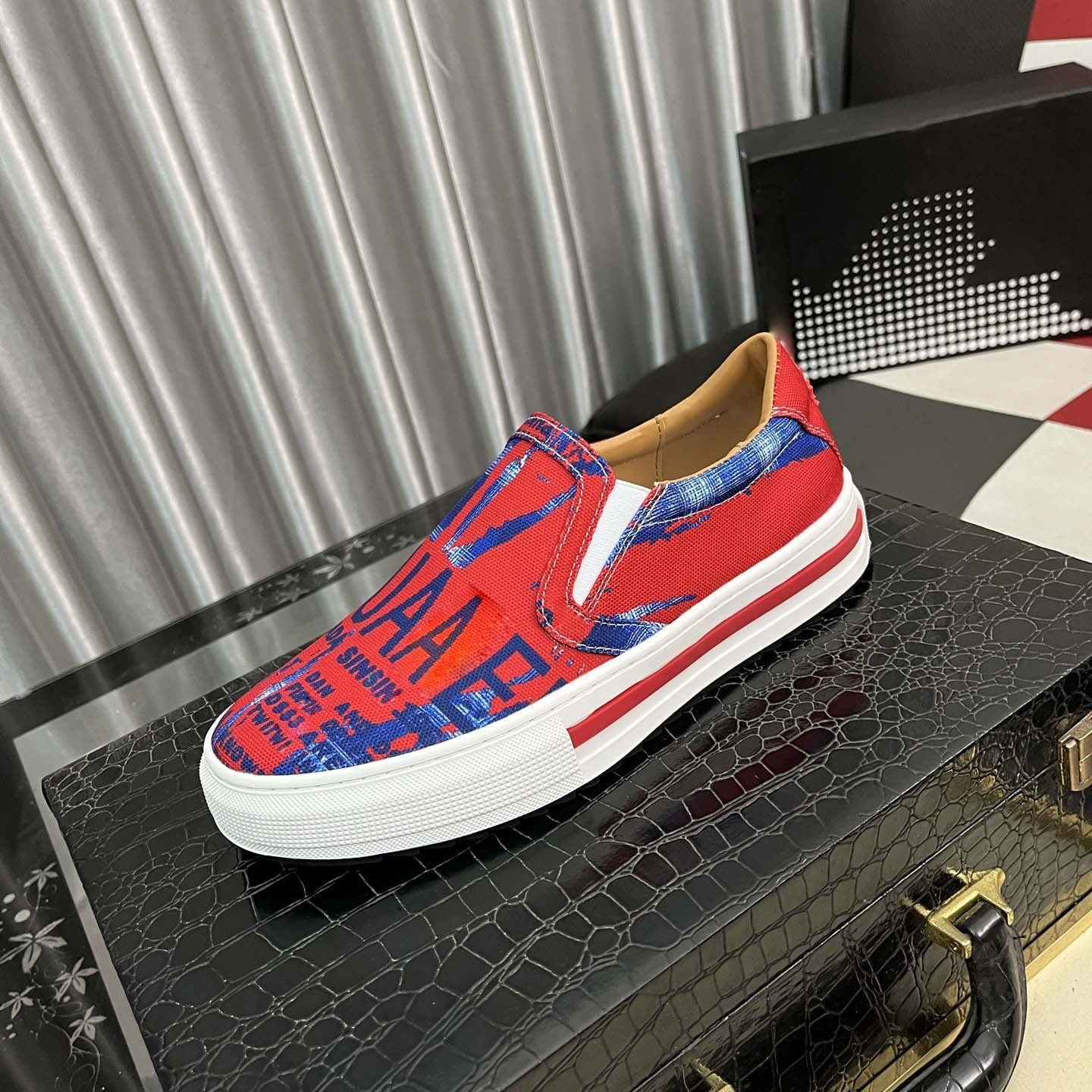Damen Modische Slip-On Sneakers mit kreativen Druckmotiven von R&B