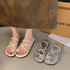 Damen Sandalen mit eleganten Blumendekoren und kunstvollen Kreuzriemen EB