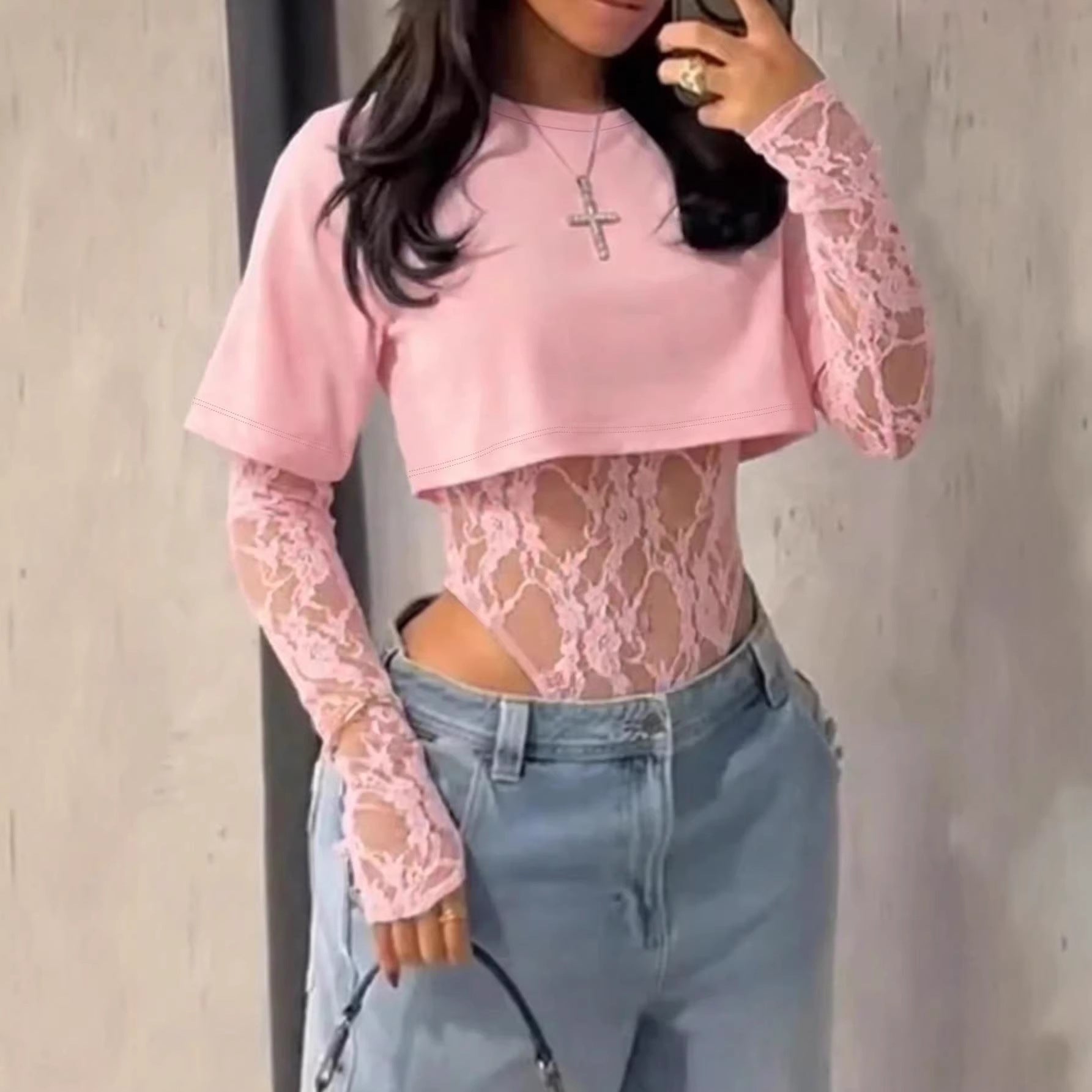 Damen Bodyshirt mit transparenten Spitzenärmeln und lässigem Schnitt R&B