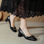 Damen eleganter Blockabsatz-Pumps mit funkelndem Schmuckdetail