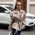 Damen Modischer Trenchcoat mit tailliertem Gürtel und überschnittenen Schultern R&B