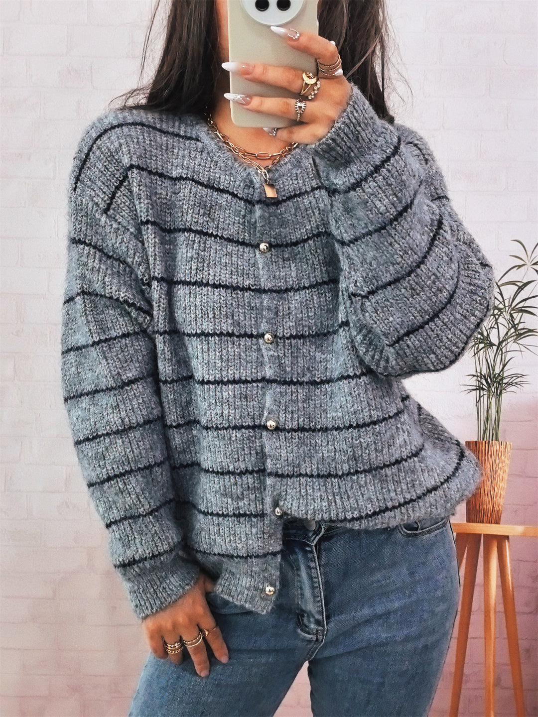 Damen gemütliche Strickjacke mit elegantem Streifenmuster und schimmernden Knöpfen R&B