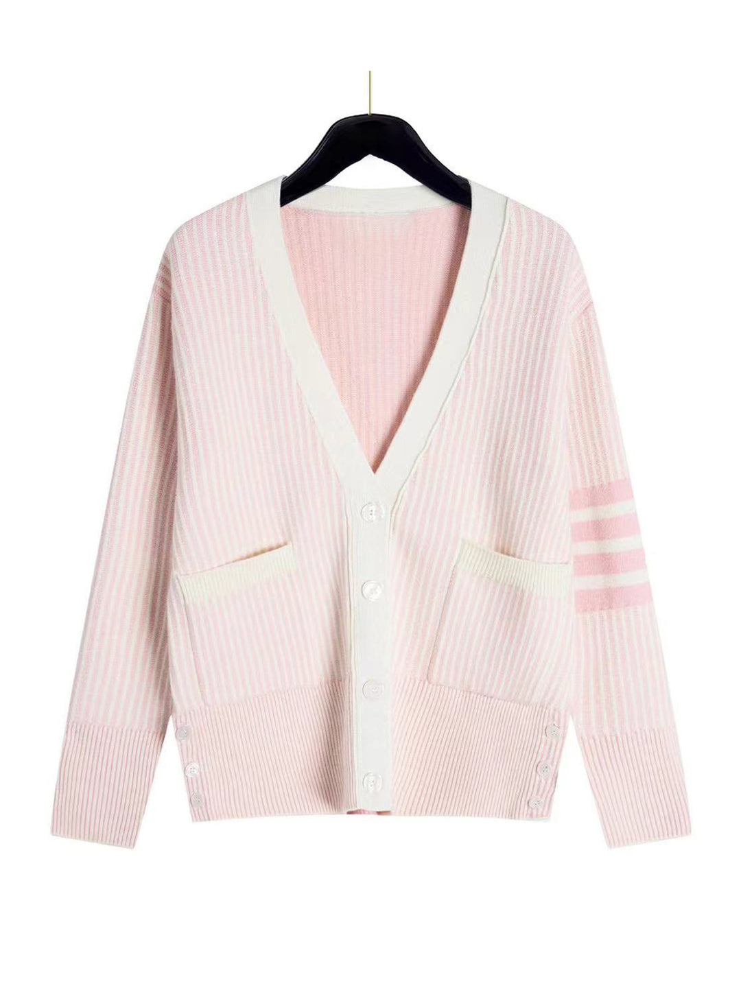 Damen modische Strickjacke mit Knopfdetails und praktischen Taschen R&B