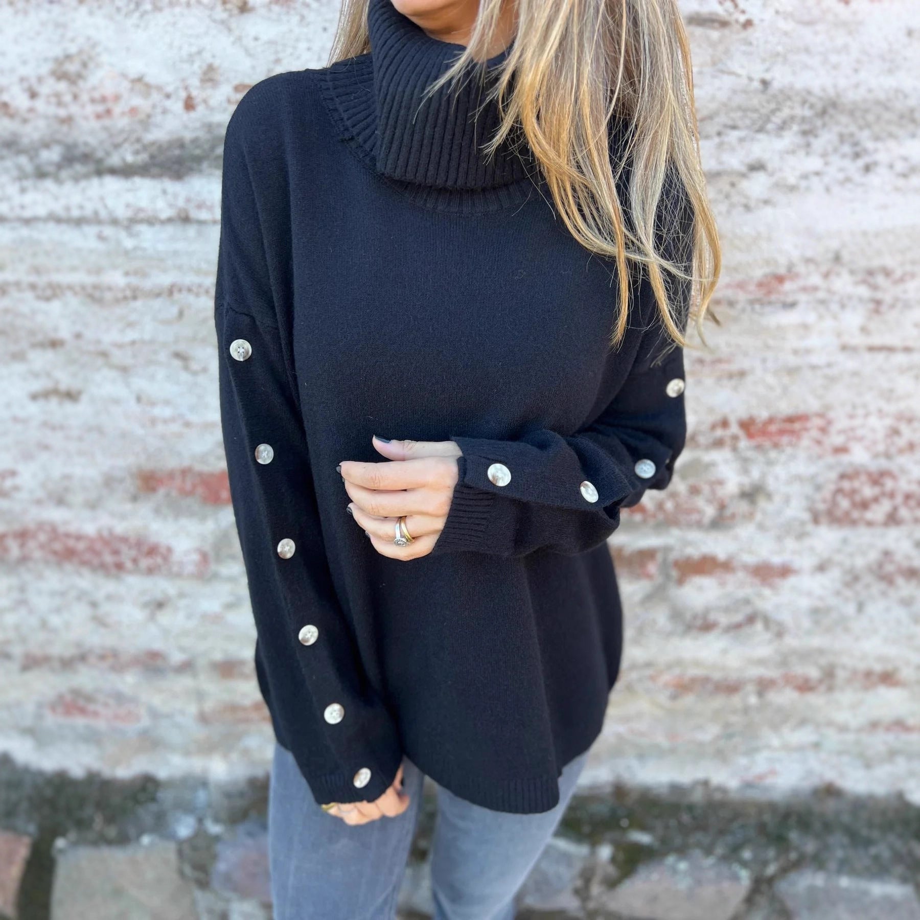 Damen Modischer Rollkragenpullover mit Knopfdetails R&B