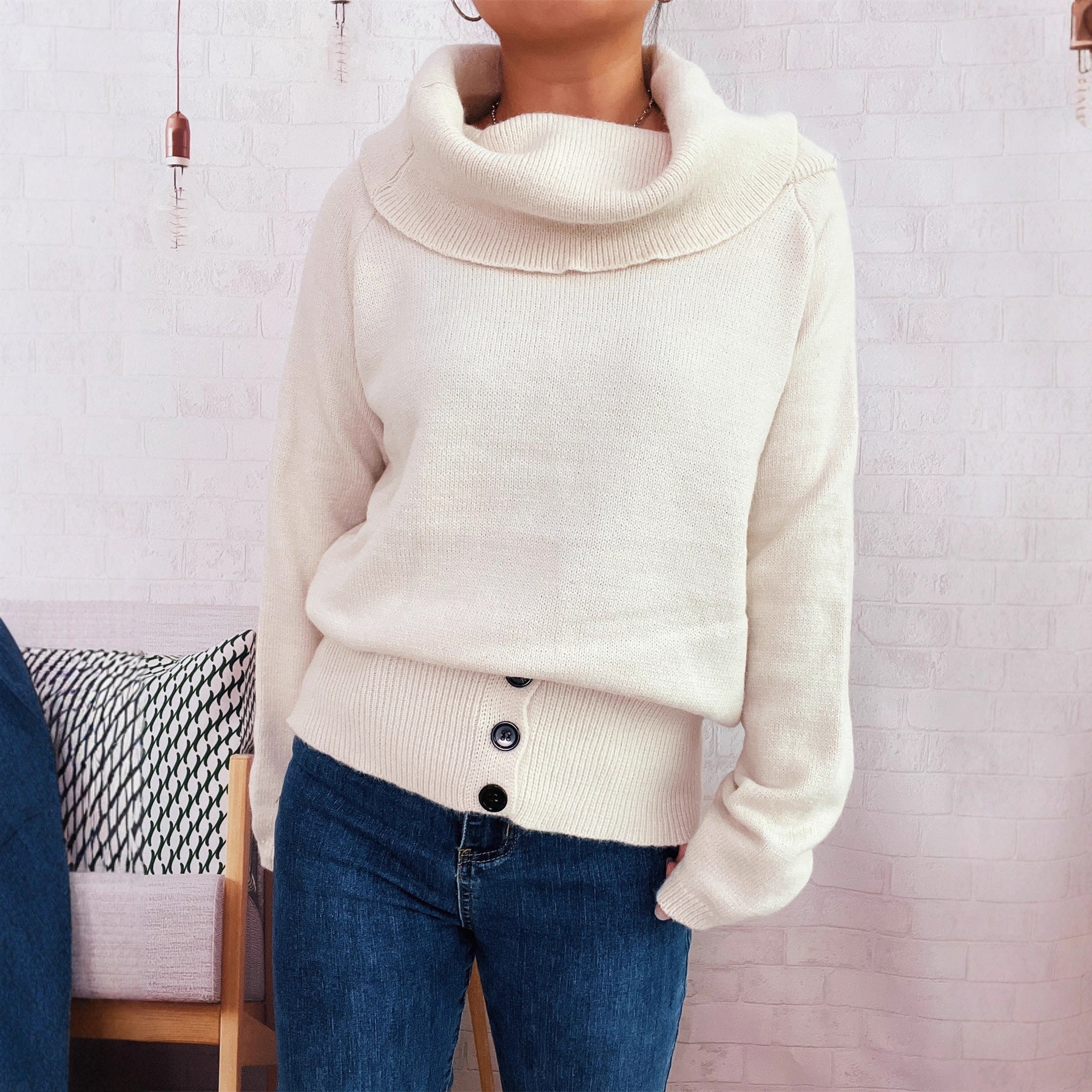 Damen Pullover mit weichem Kragen und dekorativen Knöpfen R&B