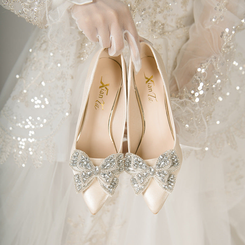Damen Elegante Pumps mit funkelnder Blumenapplikation und schmalem Absatz R&B