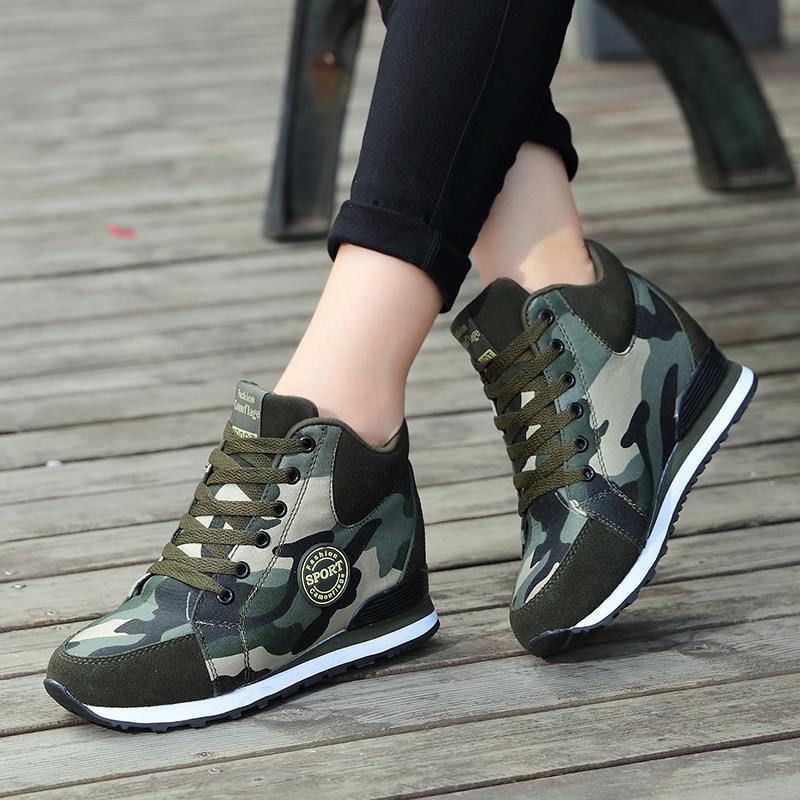 Damen Sportliche High-Top Sneakers mit Camouflage-Muster