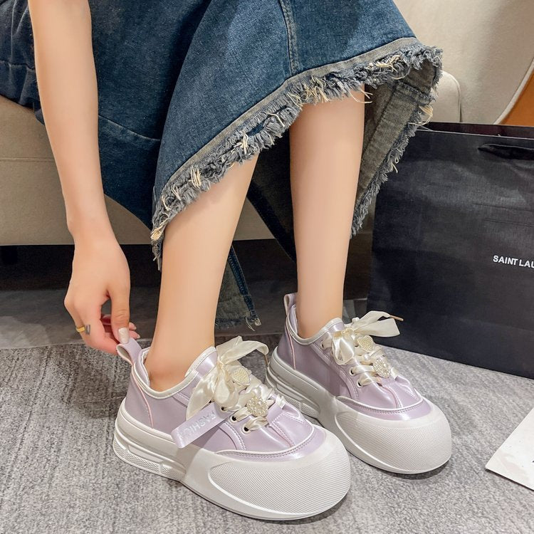 Damen modische Sneakers mit detailverliR&Btem Satinband und glamourösen Applikationen R&B