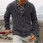 Herren Strickjacke mit modischem Zopfmuster und praktischen Taschen