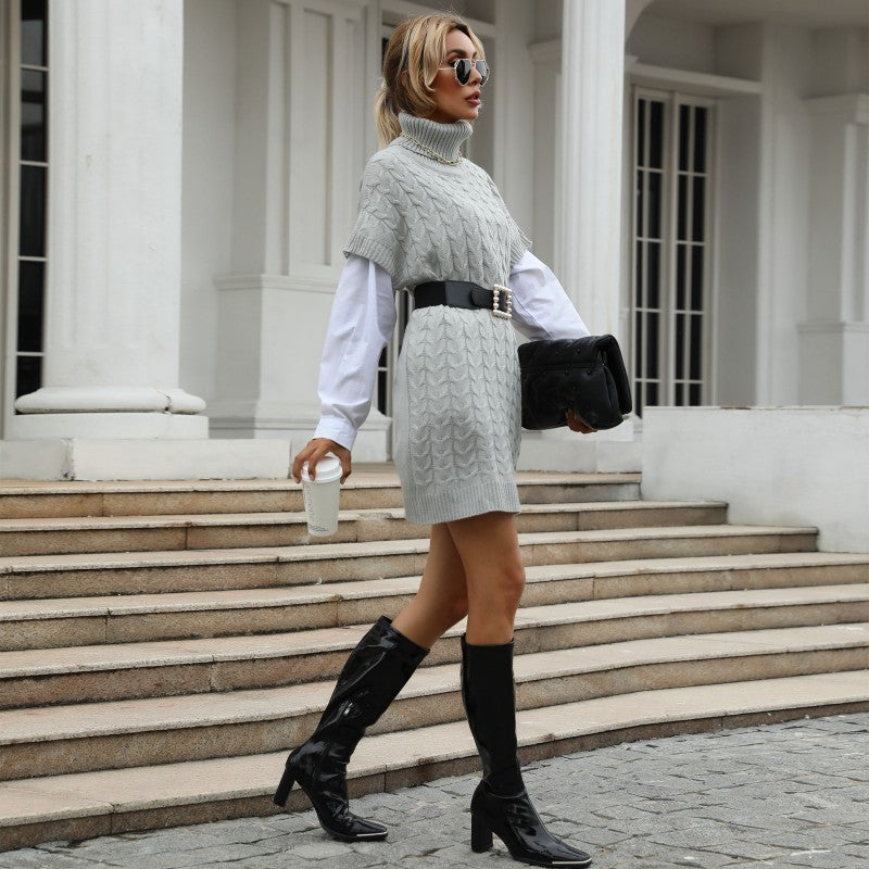 Damen Strickkleid mit hohem Kragen und modernen Schnittdetails R&B