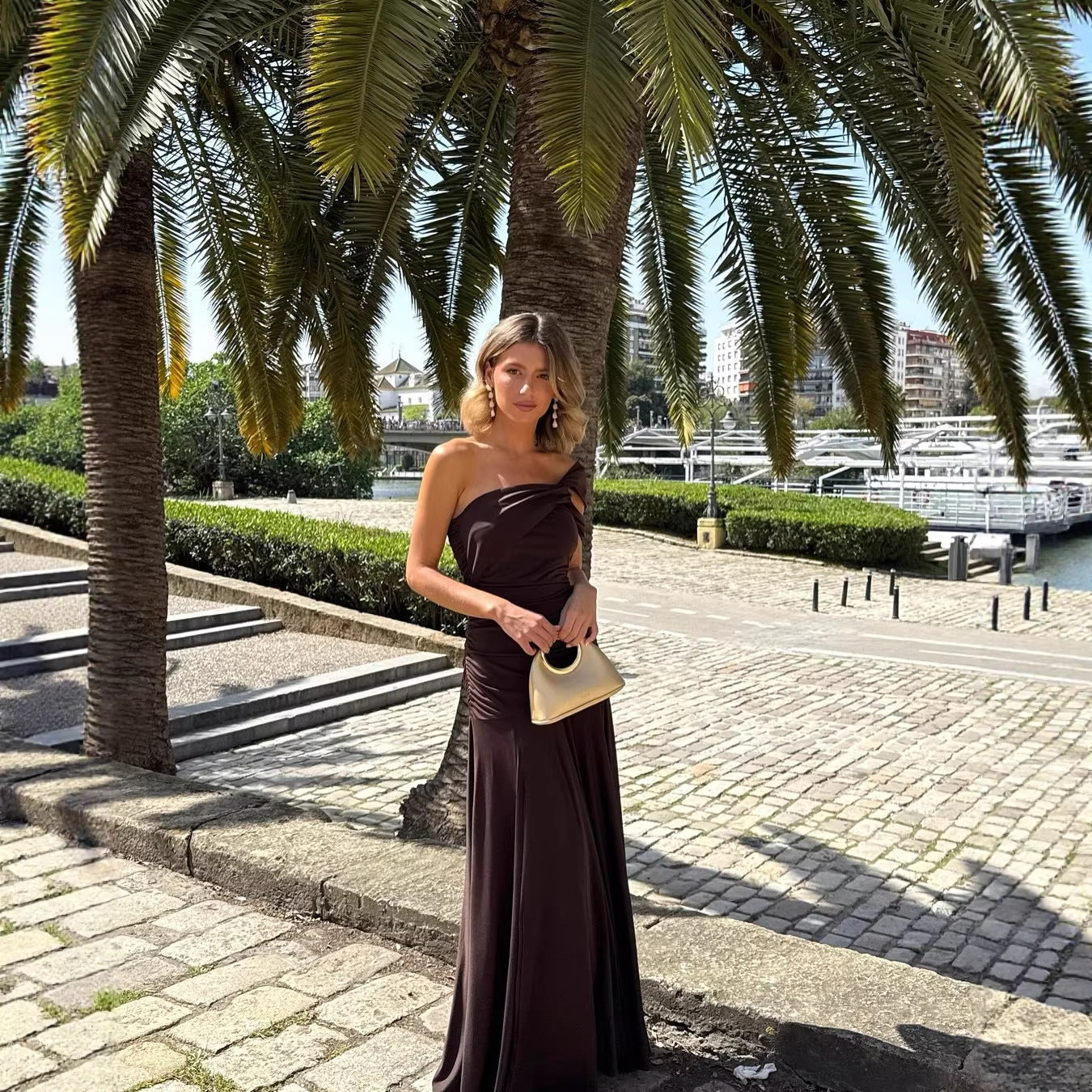 Damen elegantes, tailliertes Abendkleid mit asymmetrischem Träger R&B