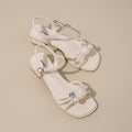 Damen Elegante Sandalen mit floralen Akzenten und feinem Riemchen R&B