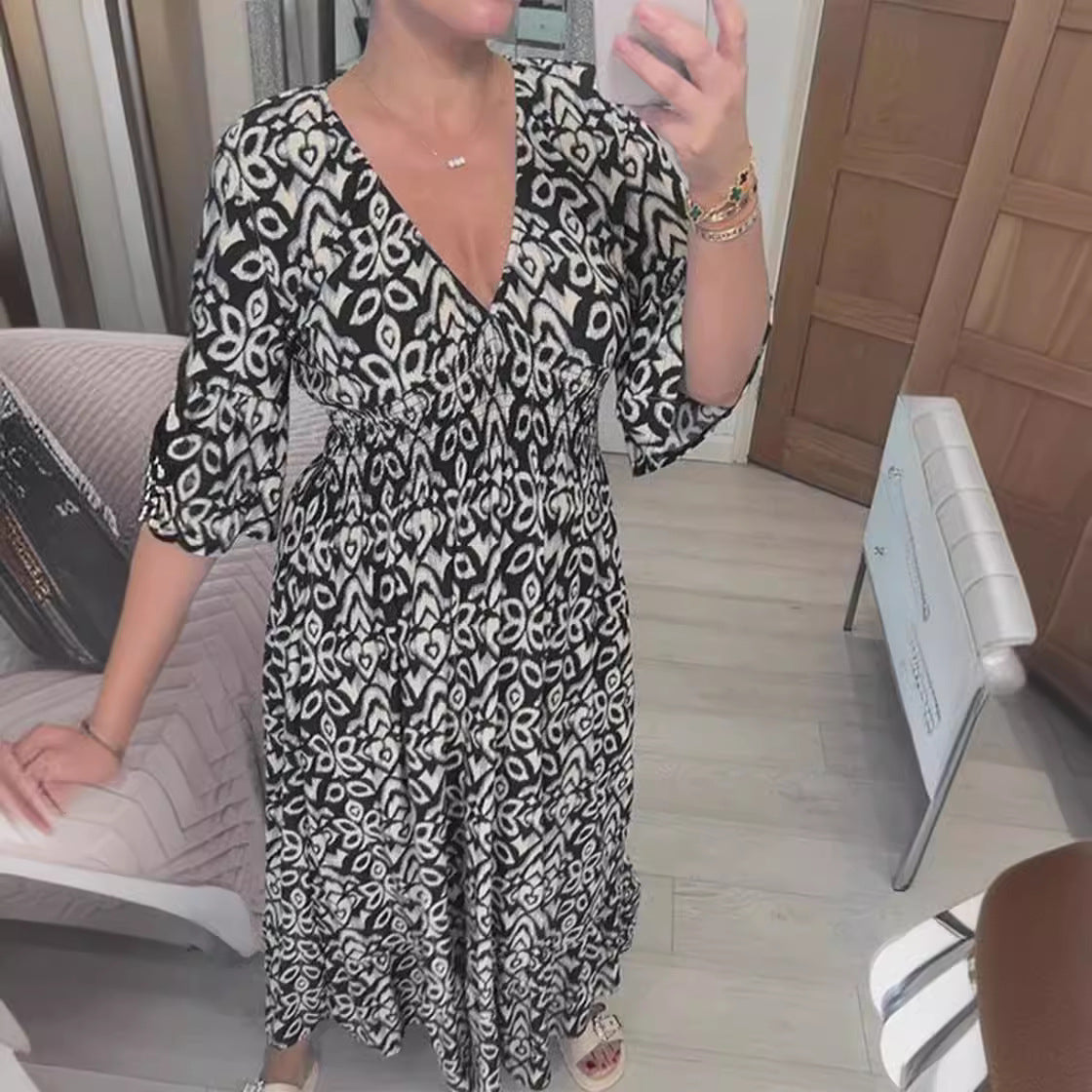 Damen Maxikleid mit schmeichelndem V-Ausschnitt und voluminösen Ärmeln R&B