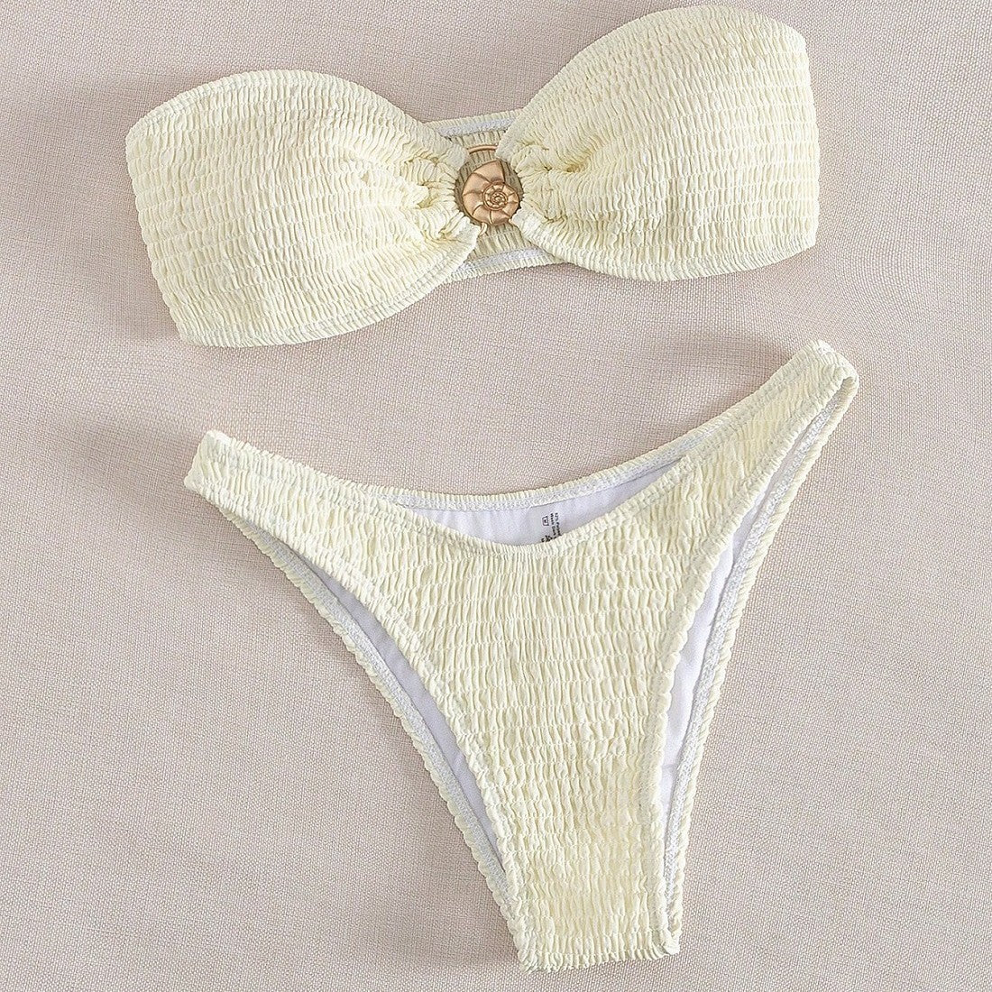 Damen Bandeau-Bikini mit Rüschendetails und modischem Schmuckakzent