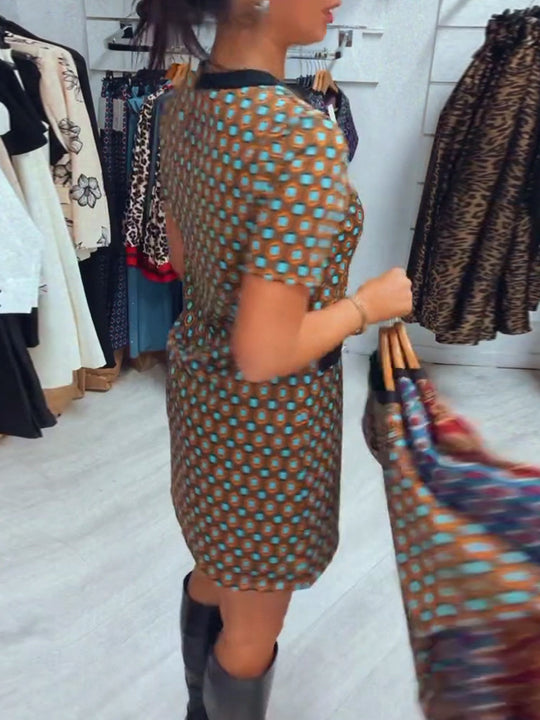 Damen Kurzarmkleid mit knöpfigem Ausschnitt und dekorativen Taschen Heidi-Mode