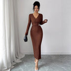 Damen nan tailliertes Wickelkleid mit V-Ausschnitt, strukturierter Knitteroptik und dekorativer Gürtelschließe R&B